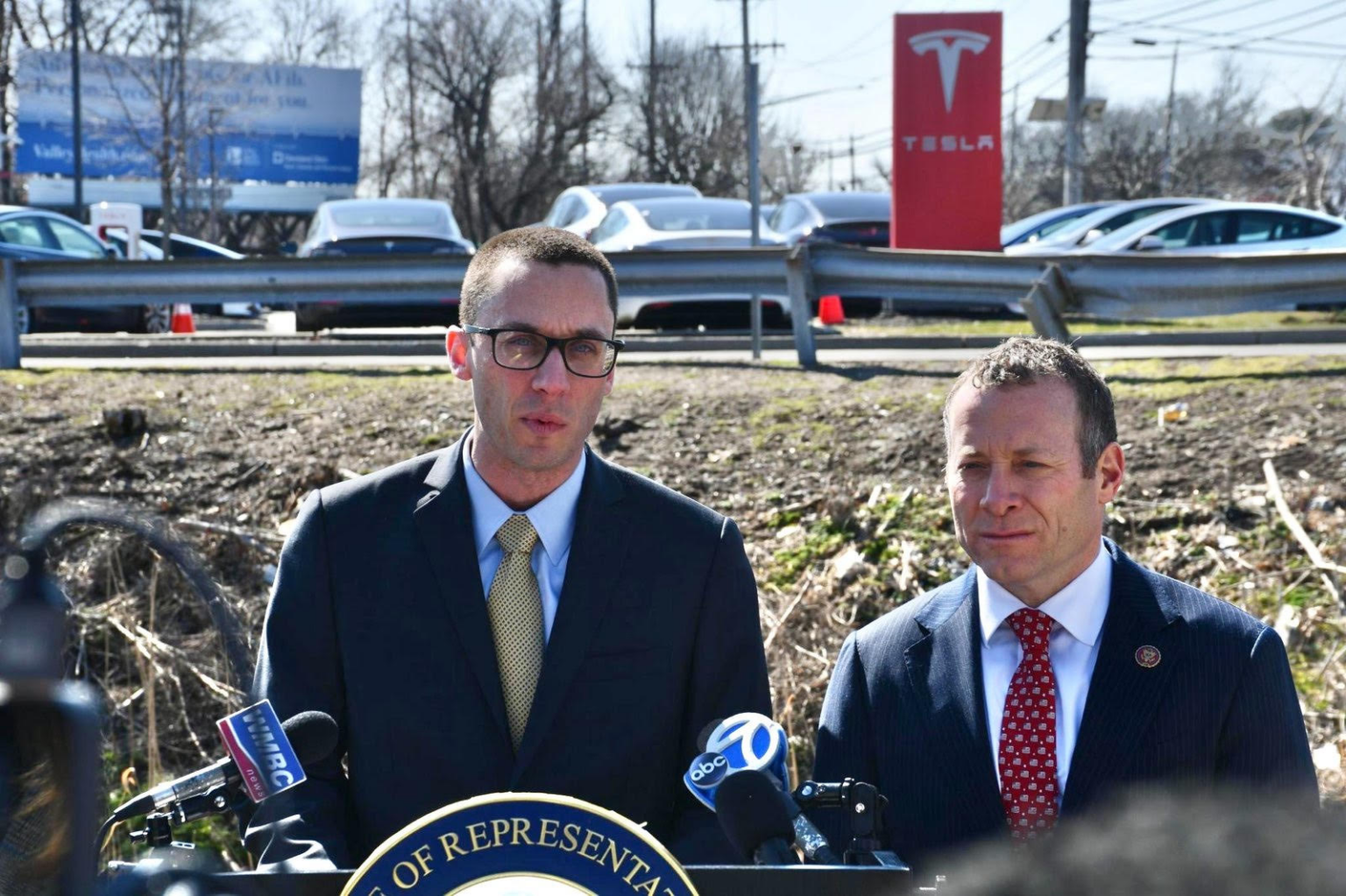 NJ Broadcasters Association joins Rep. Josh Gottheimer in call for AM radio in all electric vehicles